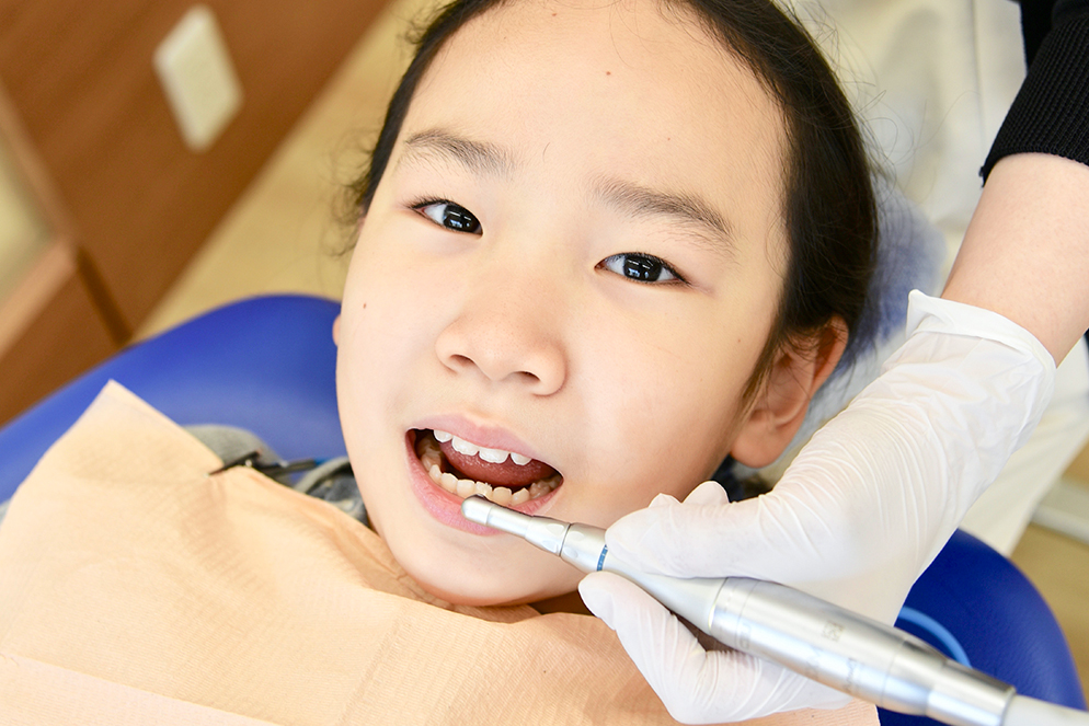 金城町・青山ファミリー歯科・歯科医師や歯科衛生士によるクリーニング